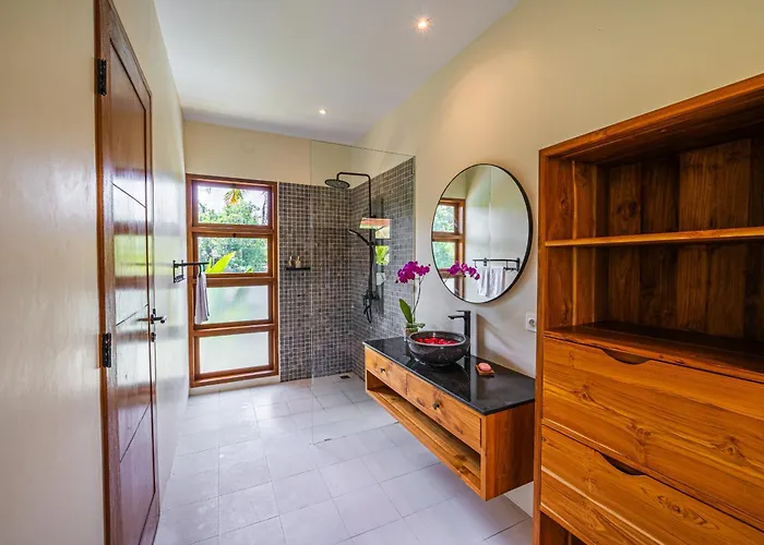 Eveuss Waterfall Retreat