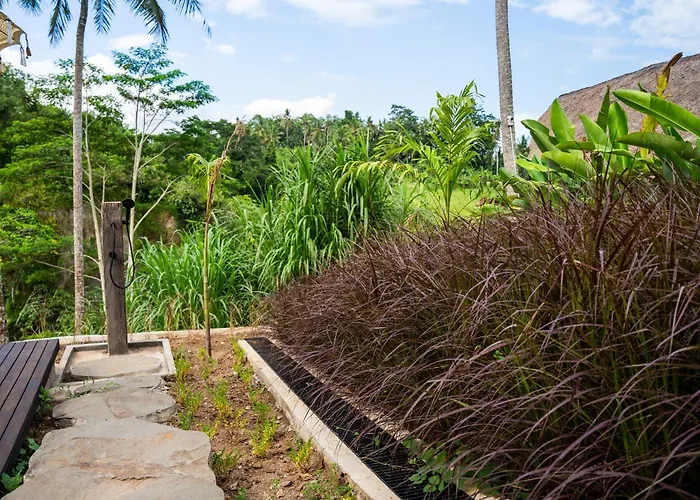 Eveuss Waterfall Retreat 3*